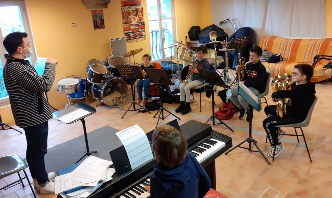 ecole musiquie montesquiou.JPG