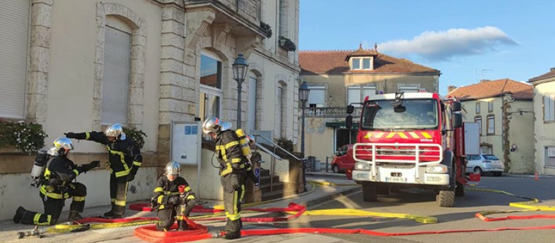 Feu de voiture pour les manœuvres mensuelles