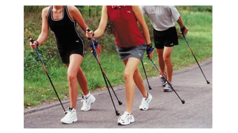 Venez vous initier à la marche nordique, un sport de plein air aux atouts multiples!