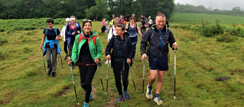 La marche nordique: une activité forme et bien être accessible à tous