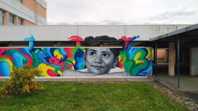 Entre deux réalisations de fresques murales, Panda Man expose à l'Office de Tourisme !