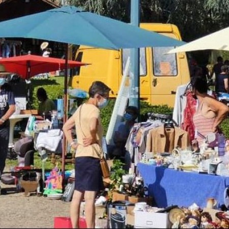 tillac vide grenier.jpg