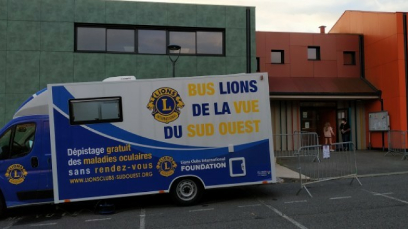 Le bus de la Vue du Lions Club à Marciac.