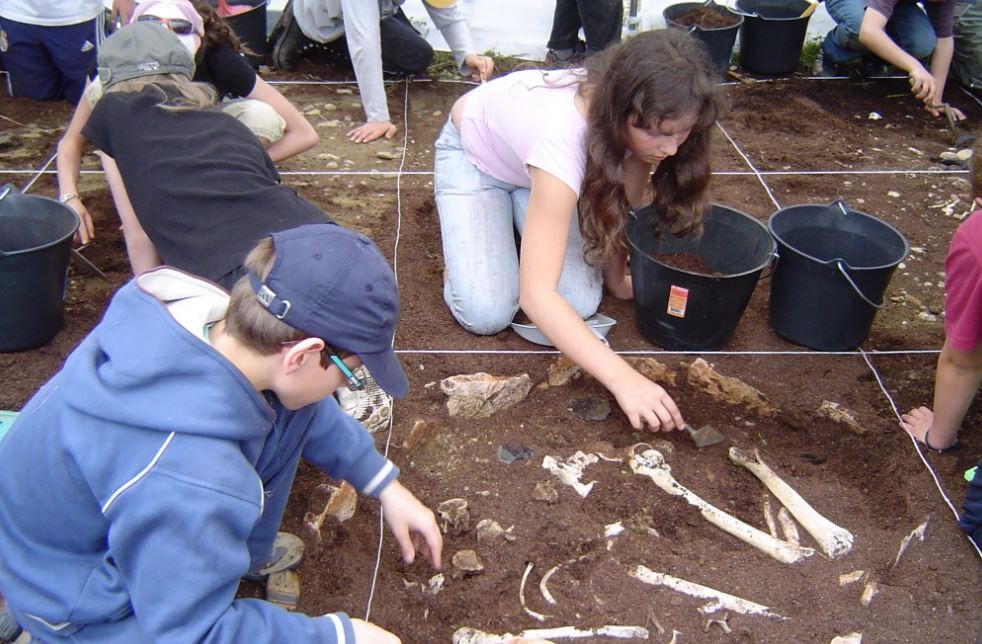 archéologie decouverte enfants.JPG