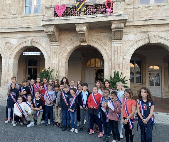 photo remise des écharpes_.jpg