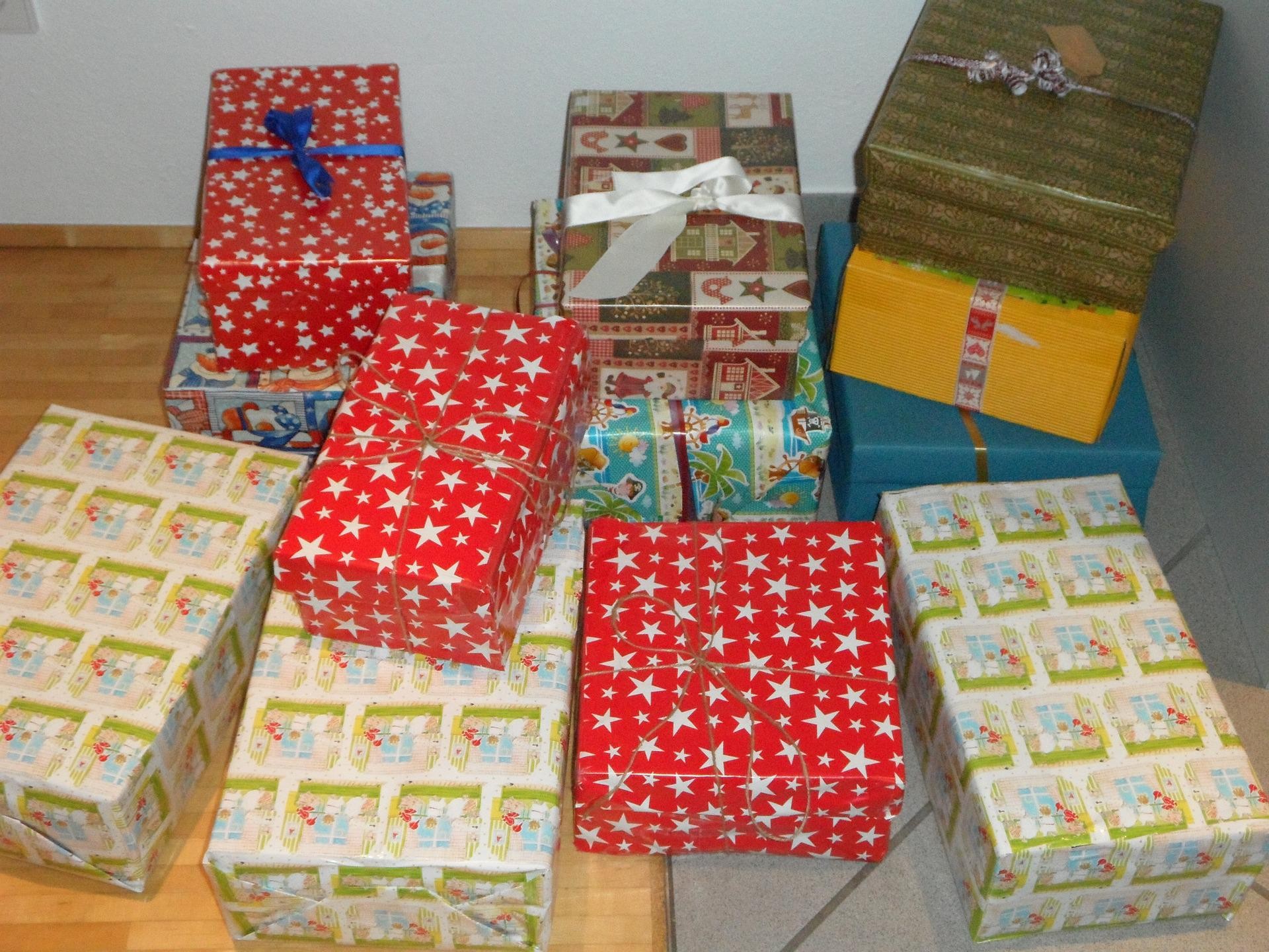 parcel-g03d8bf21e_1920.jpg