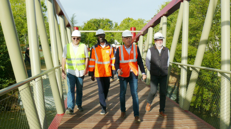 Une sixième passerelle posée sur le Gers