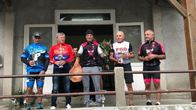 Kiébel gravit les marches des podiums