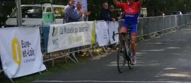 Jean Kiébel s'offre un maillot bleu - blanc - rouge