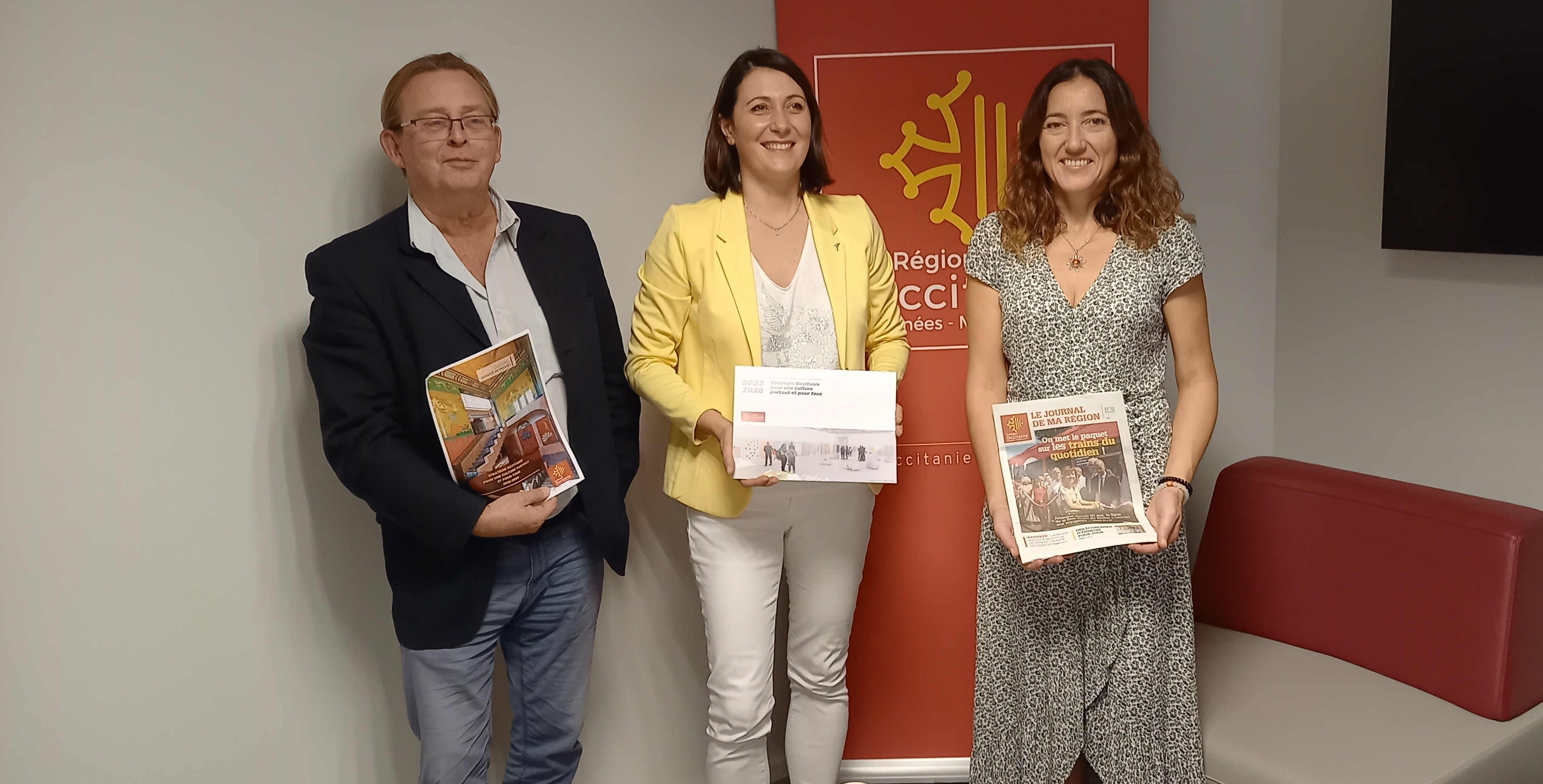 Claire Fita entourée d'Eric Cadoré et Séverine Carchon, Conseillers Régionaux.