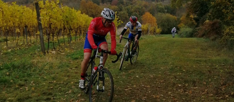 Cyclo-Cross autour du terrain réservé au ballon ovale !