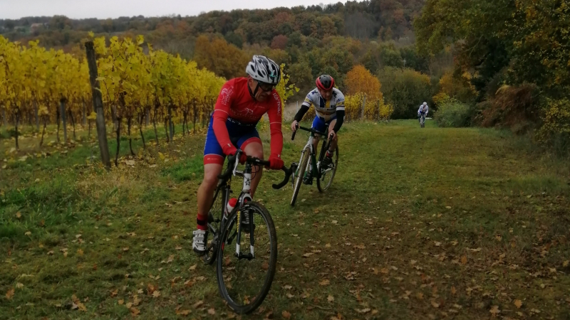 Cyclo-Cross autour du terrain réservé au ballon ovale !