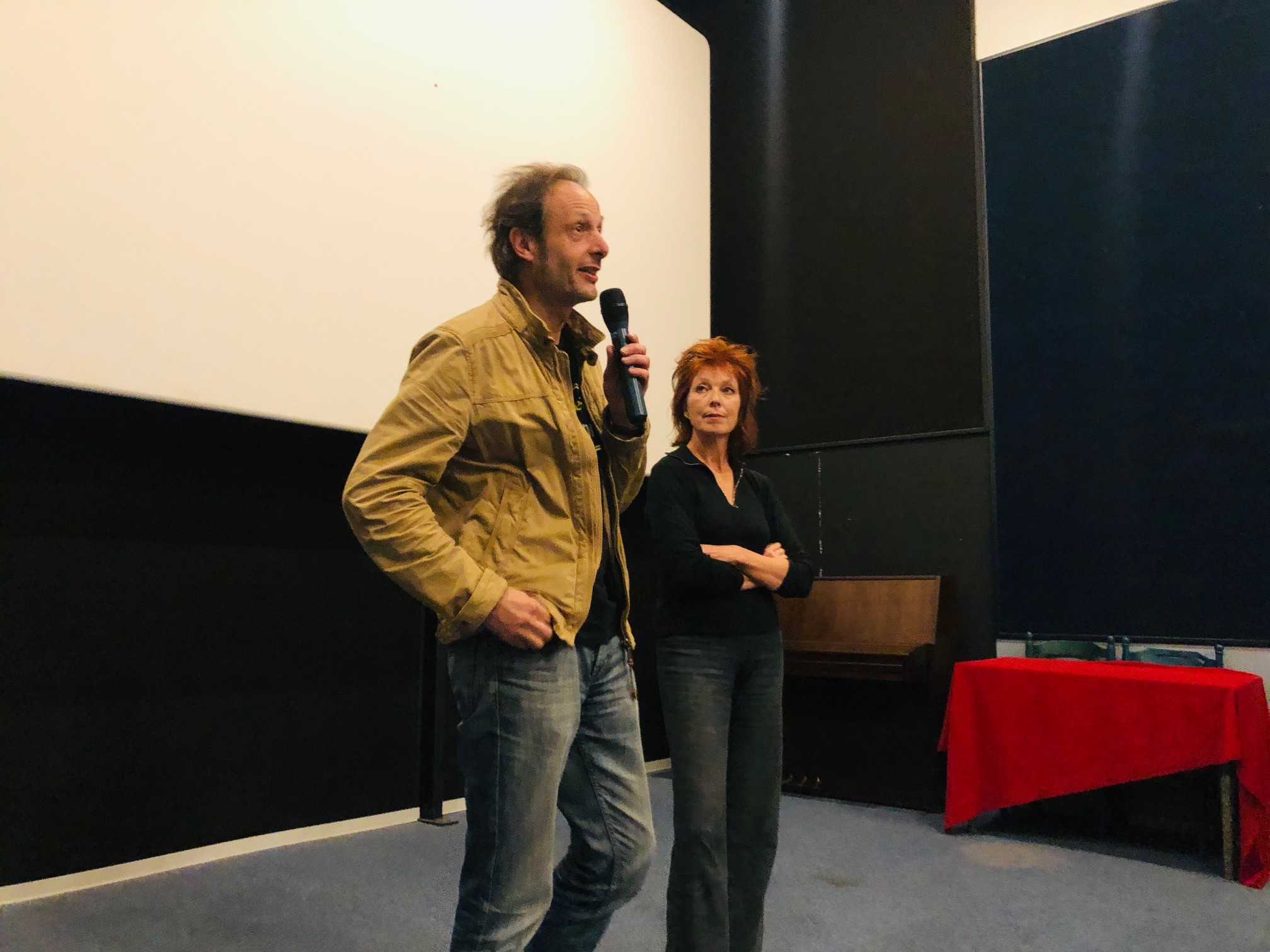 Les réalisateurs Thierry de Lestrade et Sylvie Gilman pour la présentation de leur film "Microbiote, les fabuleux pouvoirs du ventre"