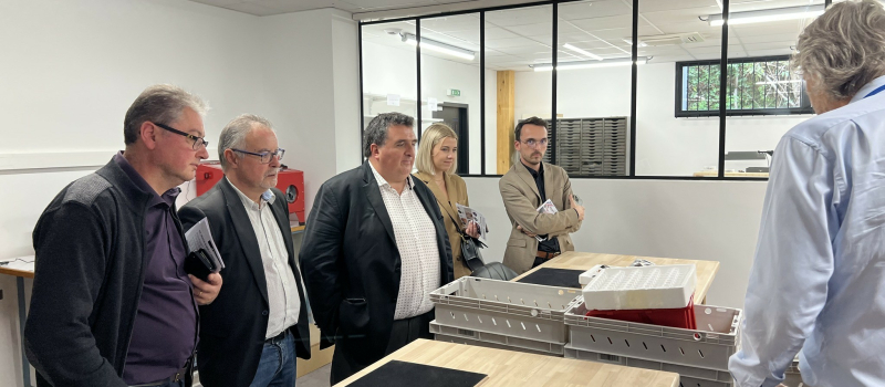 Visite guidée des élus à la MGH ( Manufacture Générale Horlogère ) de Lectoure