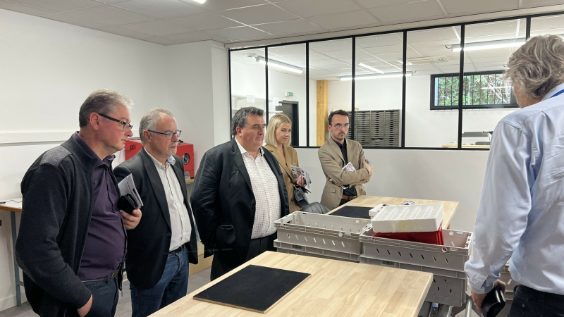 Visite guidée des élus à la MGH ( Manufacture Générale Horlogère ) de Lectoure