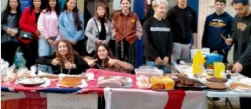 Vente de gâteaux ... pour aider à financer un voyage scolaire