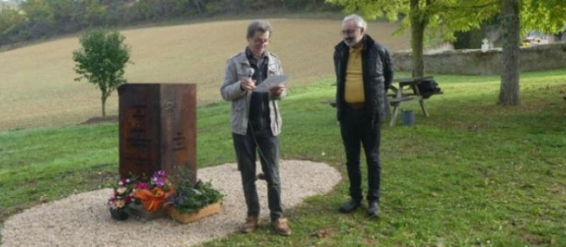 Une stèle de la Paix , pour rendre hommage à Edmond  Sereine , tombé en 1914