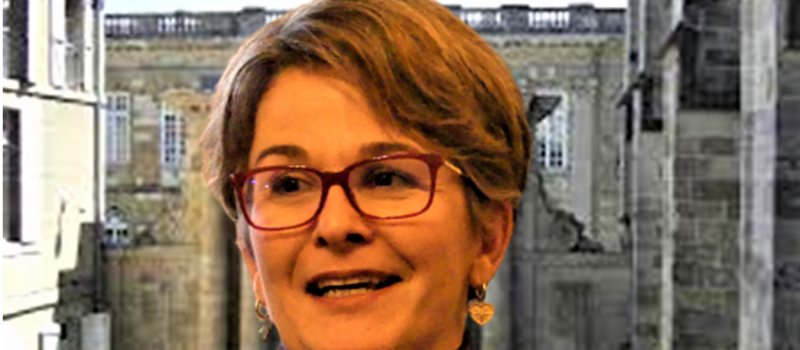 Je m'présente, je m'appelle Julie, j'voudrais...