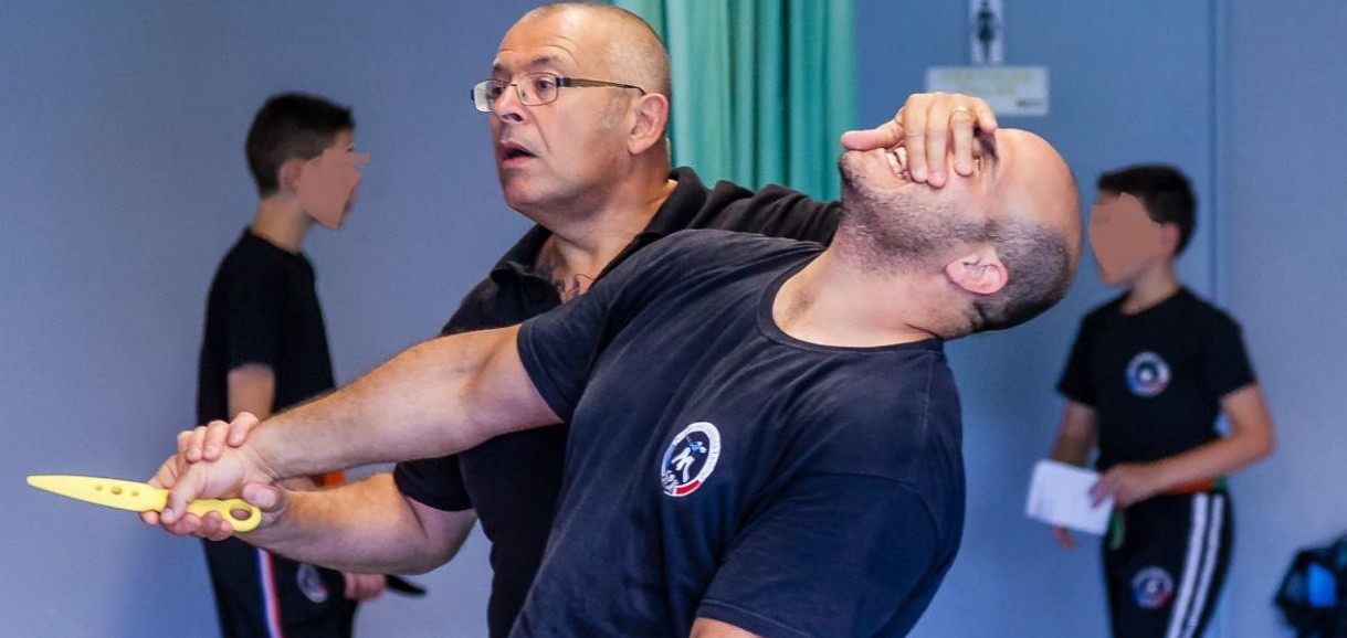 Pour un cours d’essai,  mardi de 20 heures à 21h30 au dojo salle René Cassin