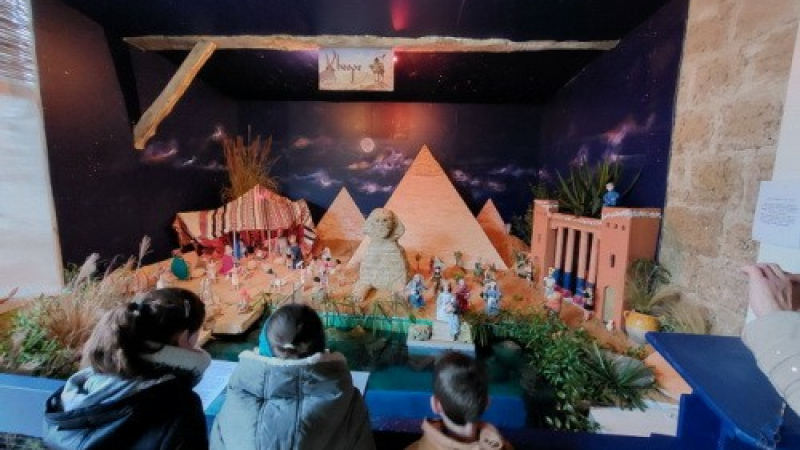 Ronde des crèches autour de Miradoux: "Planète gourmande" Un village! un pays!