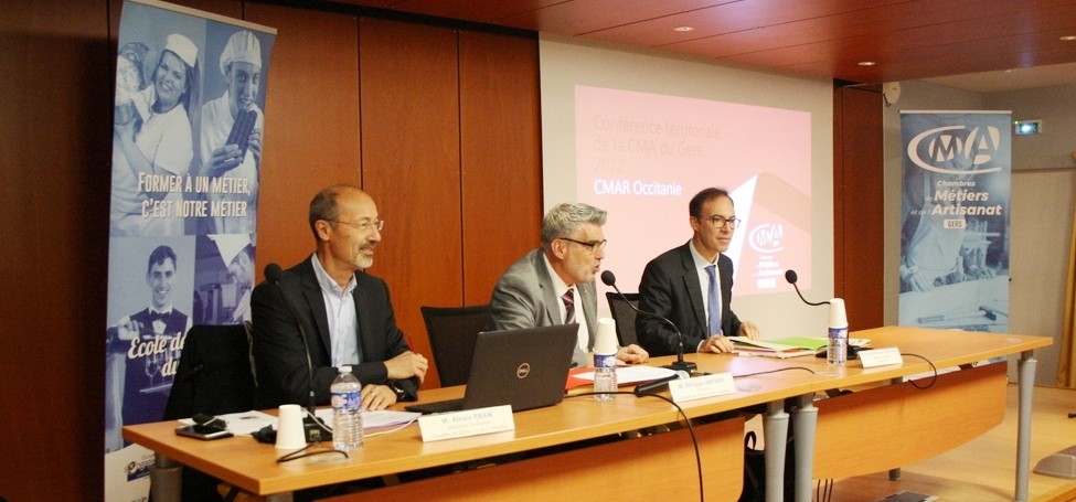 La tribune : Alexis Pham, directeur territorial, Philippe Archer, président CMA, Sébastien Boucard, secrétaire général de  la préfecture du Gers. Photo : Jean-Claude Lannes.