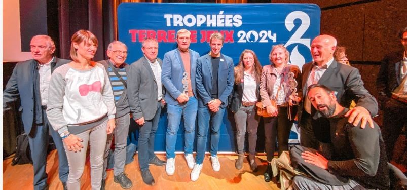 Tony Estanguet, Président Paris 2024, Camille Bonne, élu en charge du sport et des représentants du Conseil Départemental du Gers, Guy Glaria, Président et des représentants du CDOS32, Michaël Jeremiasz,  champion olympique de tennis en fauteuil roulant. Photo : Conseil Départemental.