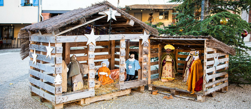 Traditionnel marché de Noël sous les couverts à Lupiac