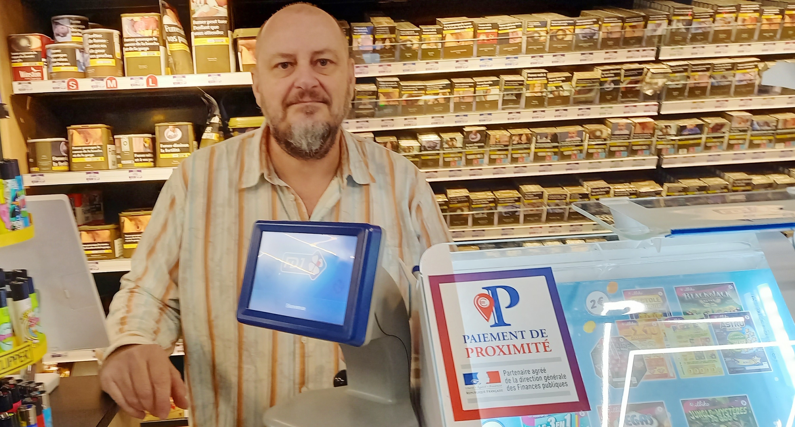 Frédéric Engerbeaud buraliste du Colibri à Auch tout comme les  49 bureaux de tabac gersois assure le paiement des factures.