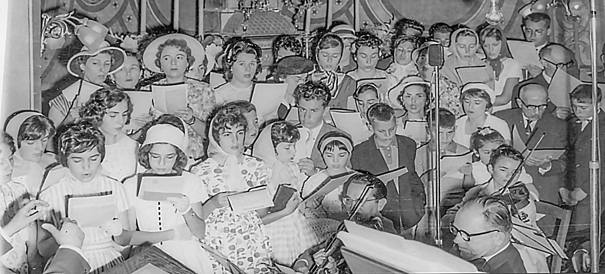 0 La chorale paroissiale de Nogaro en 1960.jpg
