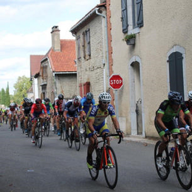Une croisière à vélo guidée d'une des luxuriances de l’apanage Gersois crédit Ph cor Lionel Lemaire
