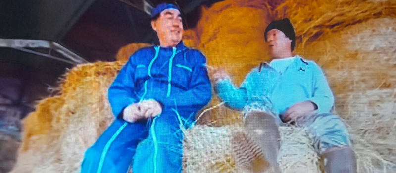 Les Chevaliers du Fiel chantent " C'est le Gers "
