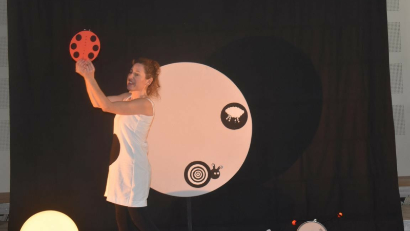 Myrtille révèle son petit monde rond