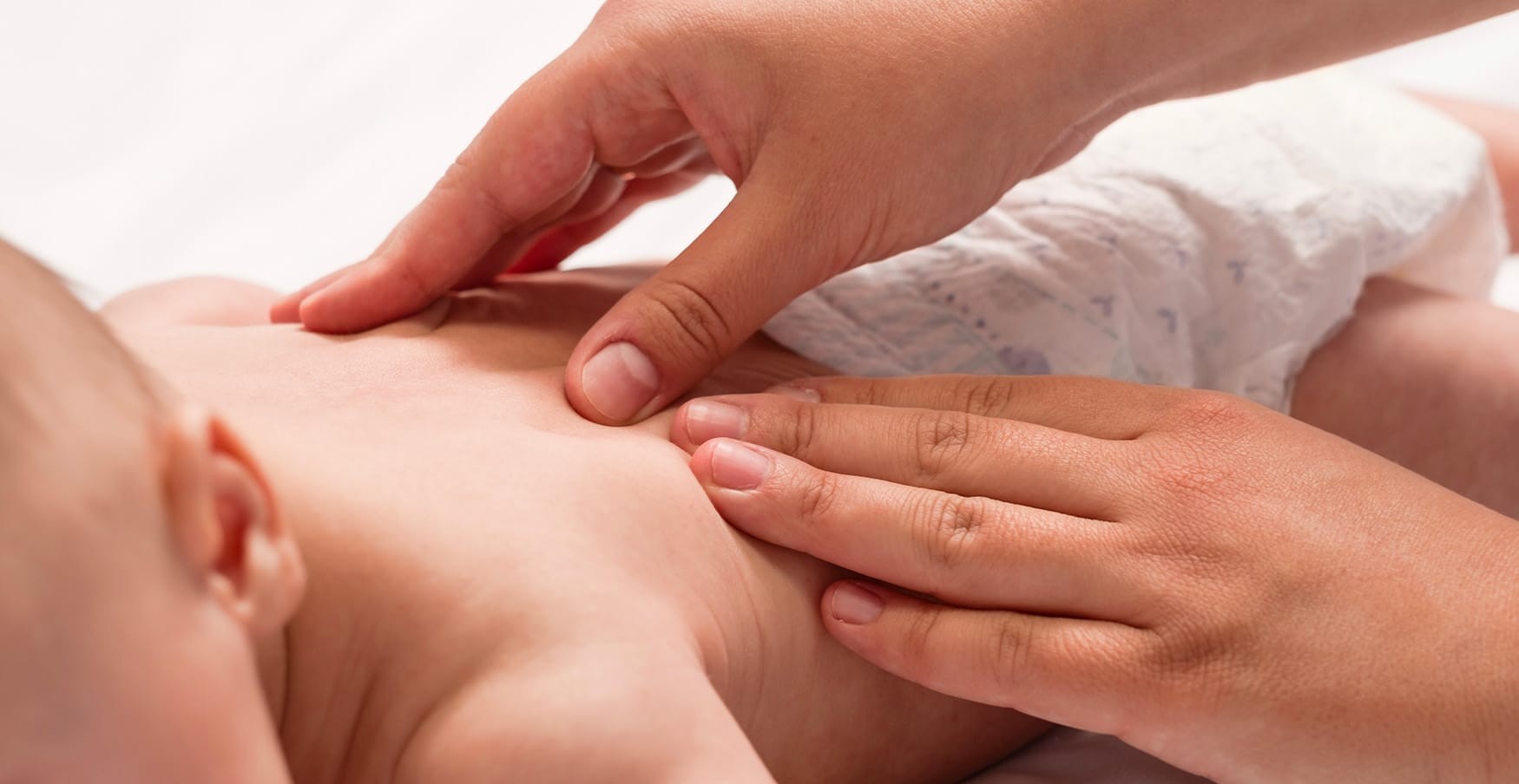 massage-pour-bebe-institut-kinesitherapie-paris.jpg