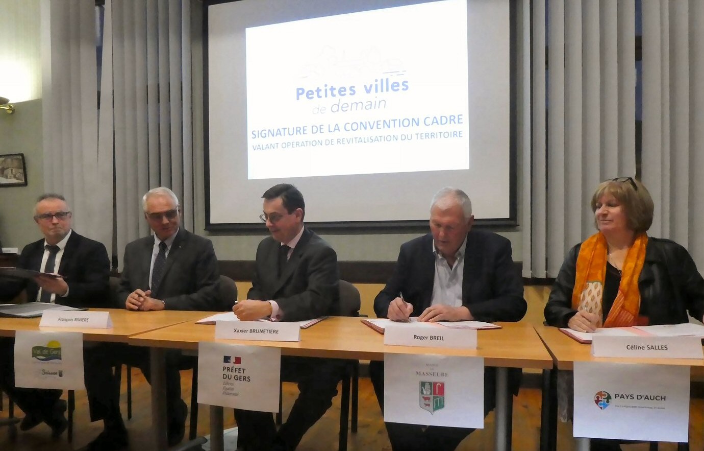 Lors de la signature de la convention