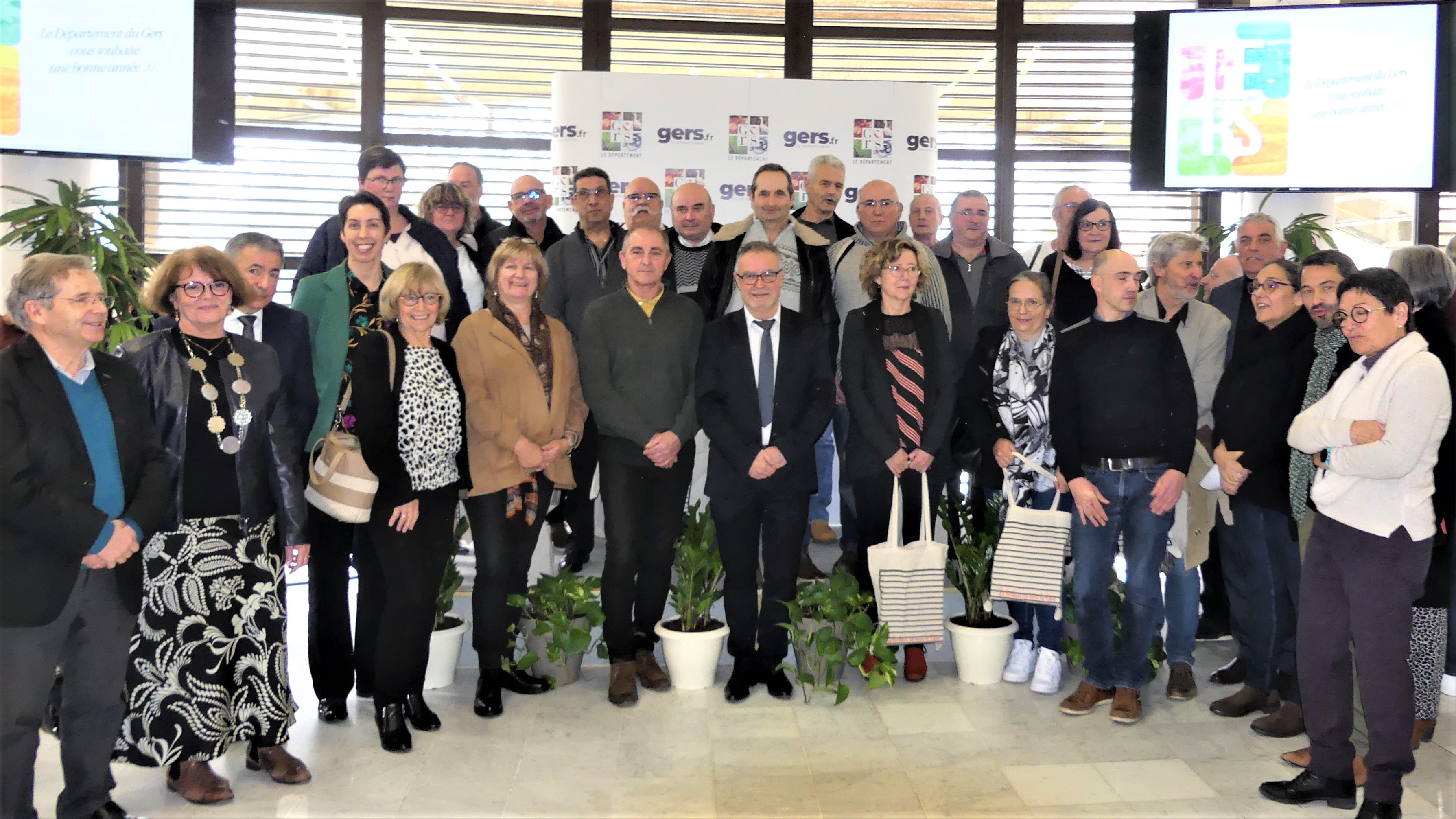 photo de famille, élus et médaillés