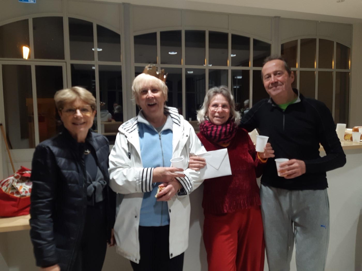 Les membres du bureau entourant Lysa la coach