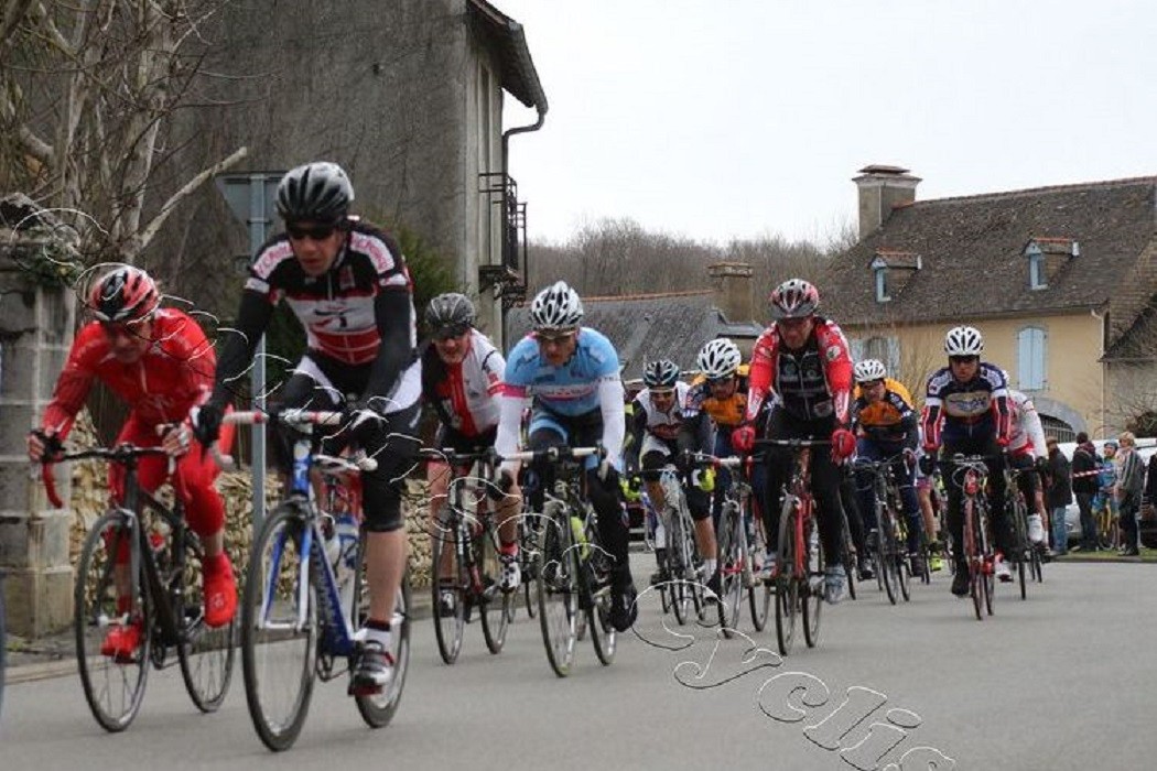 Bénac attend un imposant peloton cycliste crédit Ph Club Les Déjantés 65