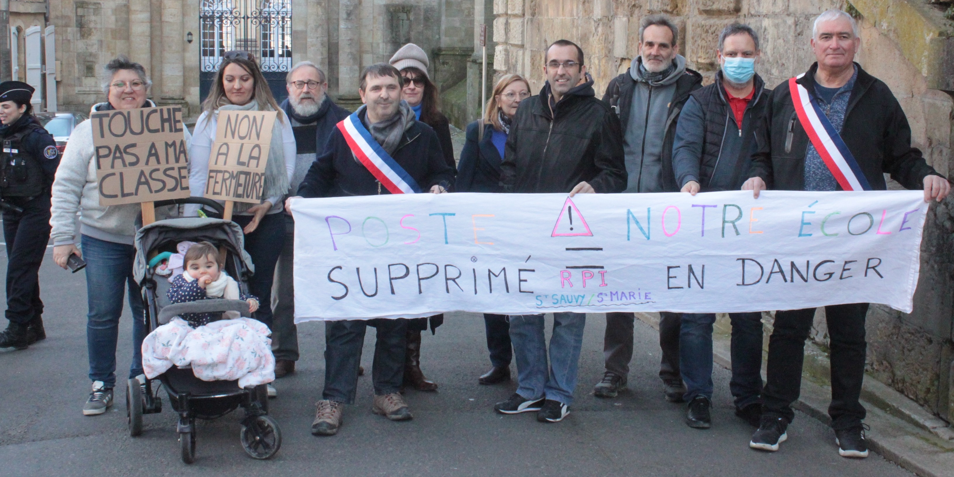 Enseignants, et parents remontés, les maires solidaires.