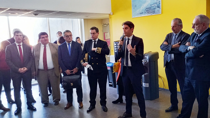 Le  ministre Gabriel ATTAL est allé à la rencontre des agents des impôts