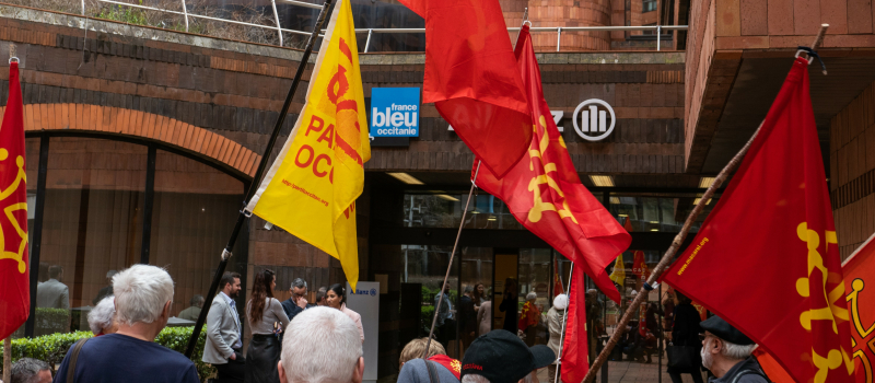 Manifestacion davant France bleu Occitanie