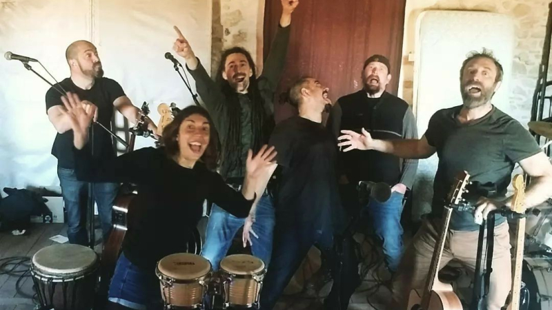 Graines de Sel sur la scène du Cri'Art avant le tour 2023 du "Carnaval des Merveilles"