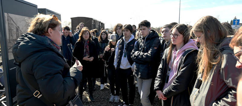 A Auschwitz, aux côtés de lycéens d’Occitanie, Carole Delga rappelle l’importance du devoir de mémoire