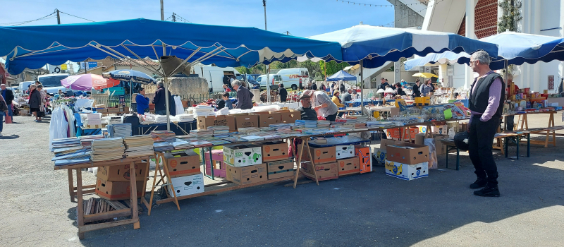 Vide-grenier des arènes par l'association Capucins Tivoli