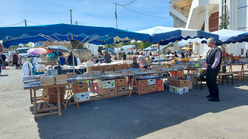 Vide-grenier des arènes par l'association Capucins Tivoli