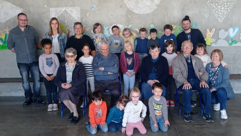 Les élèves à la rencontre de leurs aînés