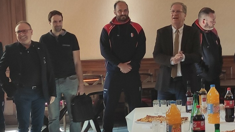 La sélection nationale de rugby à XV Gendarmerie reçue à la mairie
