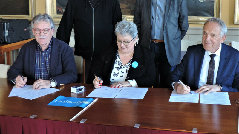 Signature de la feuille de route 2023 : Ville d’Auch et l’Agglomération Grand Auch Cœur de Gascogne « Amies des Enfants» avec l'Unicef