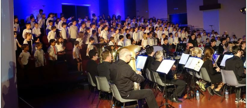 La société philharmonique et les écoles, vous emmènent en voyage