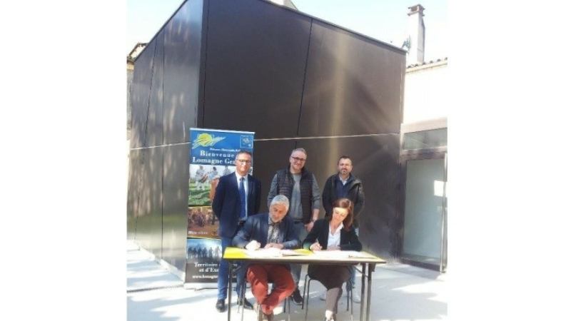 Signature d’une convention entre la Lomagne Gersoise et le collège Hubert Reeves pour utiliser le conceptcube du Laboratoire d’Innovation Rurale