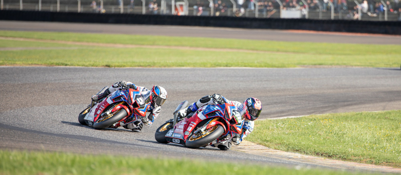 Les Superbikes à Nogaro tiennent leurs promesses
